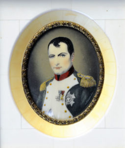 A. DELAVOCHÉ. Miniatura pintada sobre placa oval de marfil. Siglo XIX.