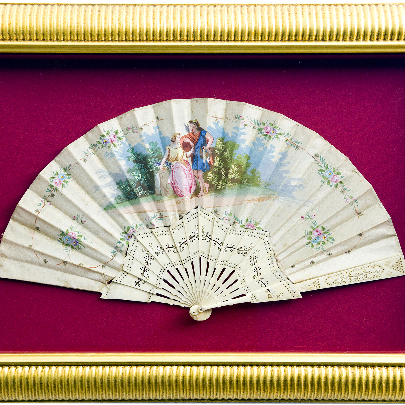 ABANICO ESTILO CHINESCO, SIGLO XIX. ABANICO ESTILO CHINESCO, SIGLO XIX.