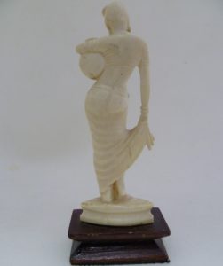 Aguador de Marfil. India Británica. Aprox. 1910.