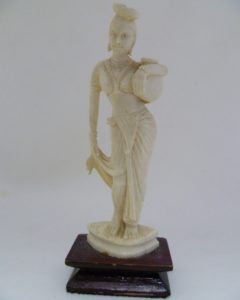 Aguador de Marfil. India Británica. Aprox. 1910.