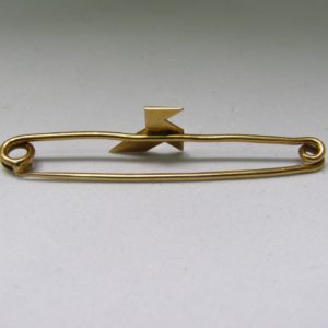 Alfiler de corbata en Oro de 18k con figura de Origami (pajarita). 2,15 gr.