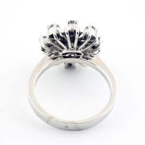 Anillo de Oro con Diamante Natural Central y Orla de ocho Diamantes, talla Brillante, de 1,02 ct. total (F-G/SI2-SI1).