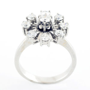 Anillo de Oro con Diamante Natural Central y Orla de ocho Diamantes, talla Brillante, de 1,02 ct. total (F-G/SI2-SI1).