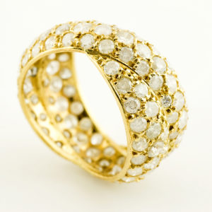 Anillo de Oro de 18k. con 116 Diamantes Naturales Talla Brillante de 3,72 ct. total (K-L/I3). Certificado IGE
