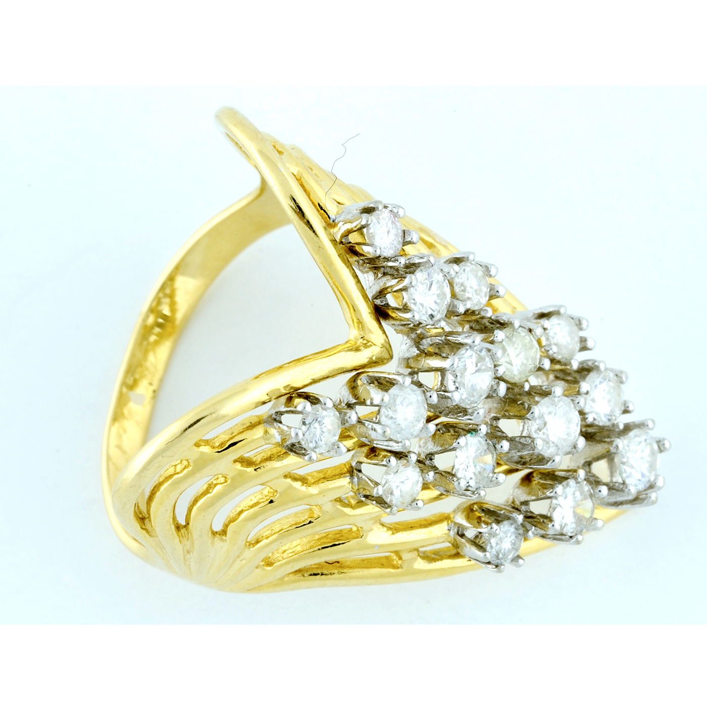 Anillo en Oro Amarillo con 15 Diamantes Naturales talla Brillante de 1,00 ct. total aprox. (G-H-I/SI1-SI2). Anillo en Oro Amarillo con 15 Diamantes Naturales talla Brillante de 1,00 ct. total aprox. (G-H-I/SI1-SI2).