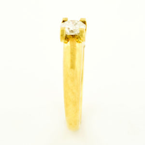 Anillo Solitario en Oro de 18k con Diamante Natural Talla Brillante de 0,55 ct. (I-J/SI2).