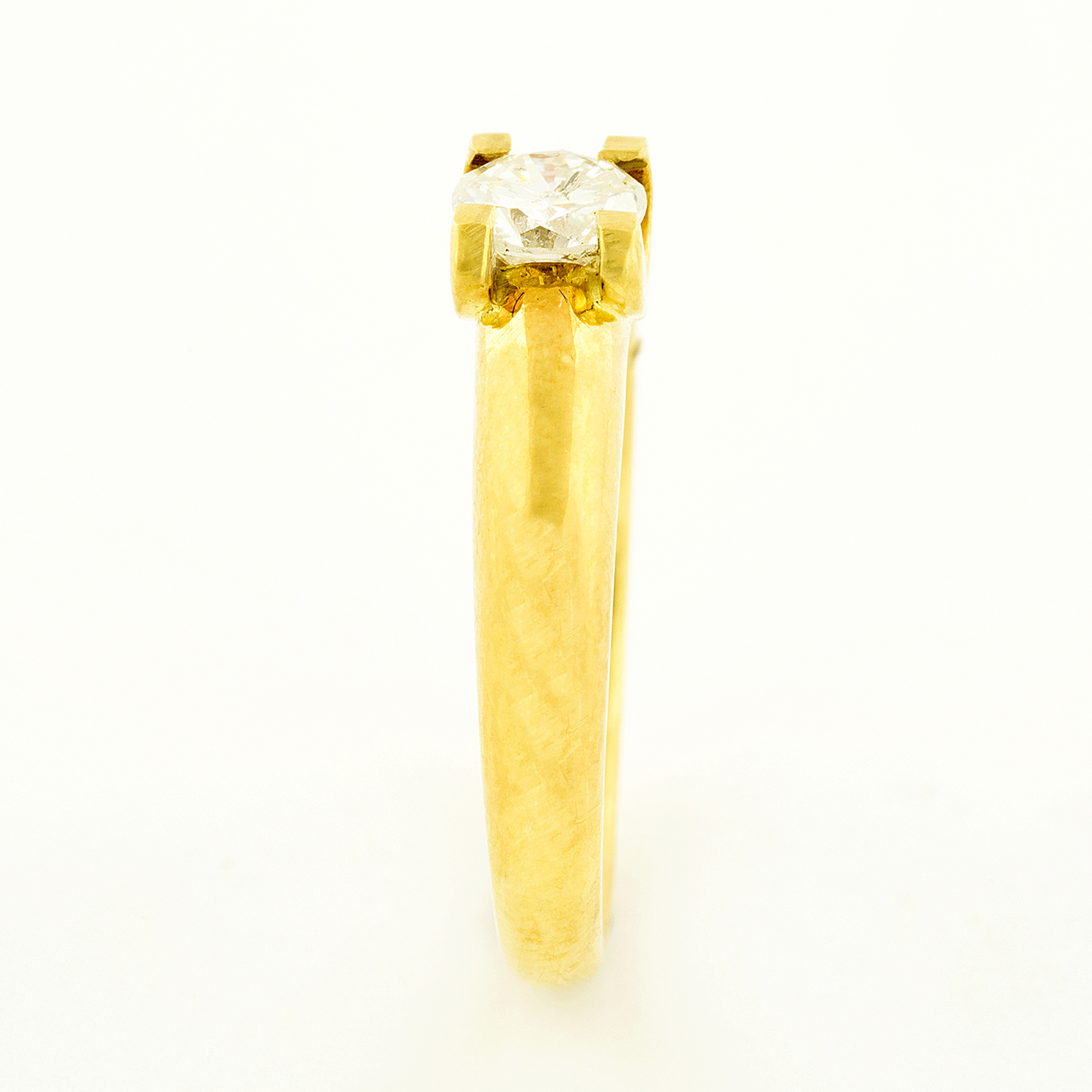 Anillo Solitario en Oro de 18k con Diamante Natural Talla Brillante de 0,55 ct. (I-J/SI2). Anillo Solitario en Oro de 18k con Diamante Natural Talla Brillante de 0,55 ct. (I-J/SI2).