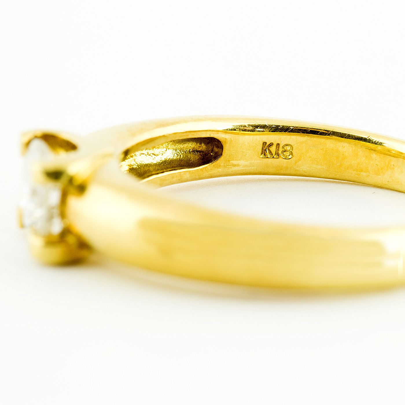 Anillo Solitario en Oro de 18k con Diamante Natural Talla Brillante de 0,55 ct. (I-J/SI2). Anillo Solitario en Oro de 18k con Diamante Natural Talla Brillante de 0,55 ct. (I-J/SI2).