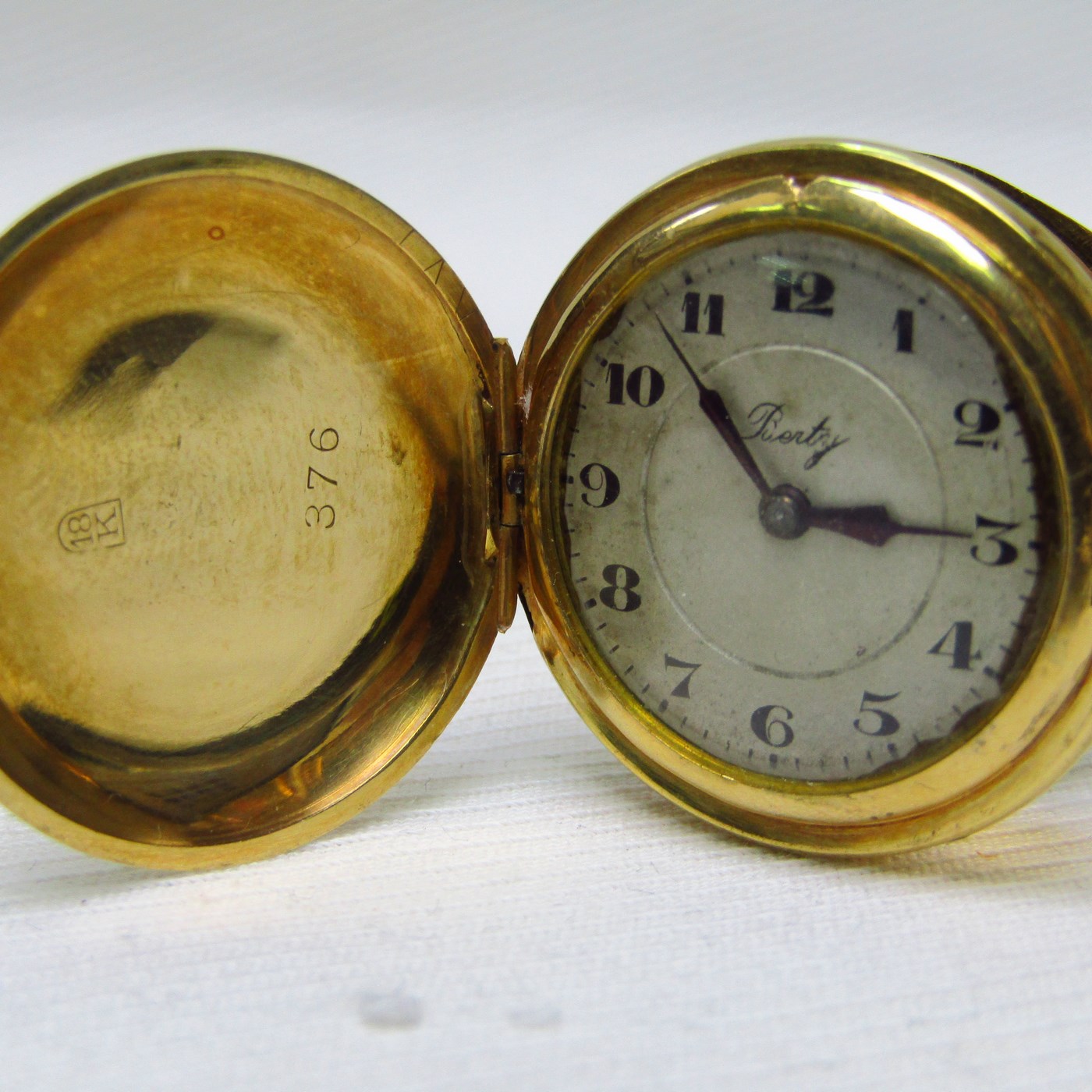 BERTY. Reloj Suizo de colgar, saboneta y remontoir. Ca. 1900.