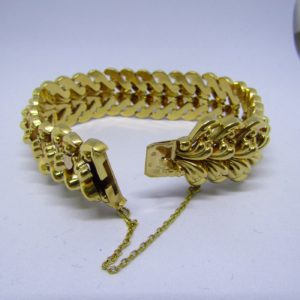 Brazalete Ancho en Oro "Años 60". 18k. 74,20 gr.