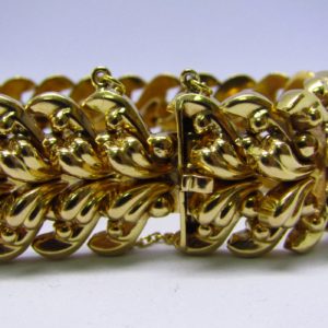 Brazalete Ancho en Oro "Años 60". 18k. 74,20 gr.