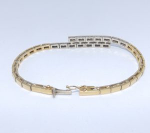 Brazalete en Oro Bicolor con 14 Diamantes de 0,55 ct. Color, I-J. Pureza, SI1.