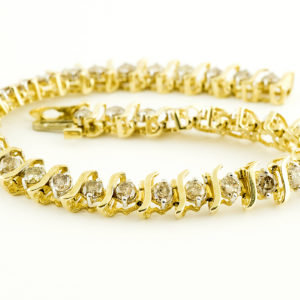 Brazalete Riviere, en Oro con 35 Diamantes talla Brillante de 4,55 ct. (CERTIFICADO IGE).