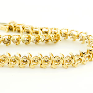 Brazalete Riviere, en Oro con 35 Diamantes talla Brillante de 4,55 ct. (CERTIFICADO IGE).