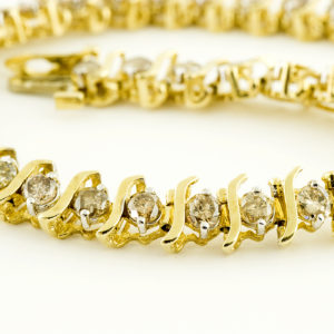 Brazalete Riviere, en Oro con 35 Diamantes talla Brillante de 4,55 ct. (CERTIFICADO IGE).