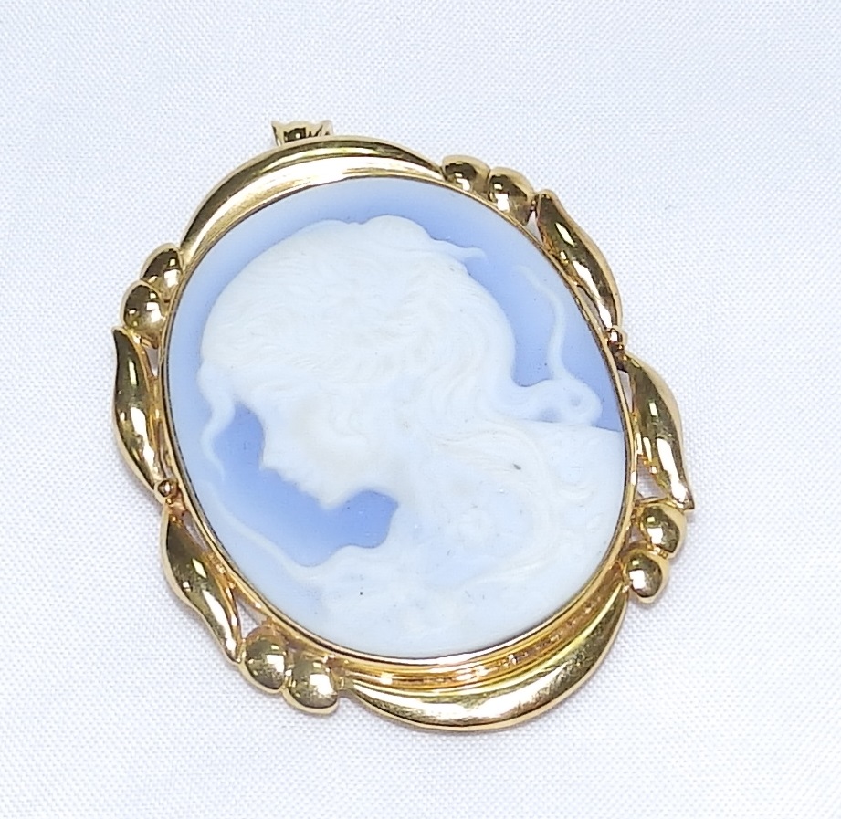 Broche Camafeo para señora con alfiler y colgante. 14k. Broche Camafeo para señora con alfiler y colgante. 14k.