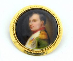 Broche de porcelana francesa, representando a Napoleón. Oro 18k.