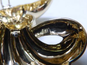 Broche en forma de lazo en Oro de 18k y 27 Diamantes talla Brillante
