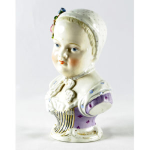 Busto en Porcelana Alemana de joven con flores.