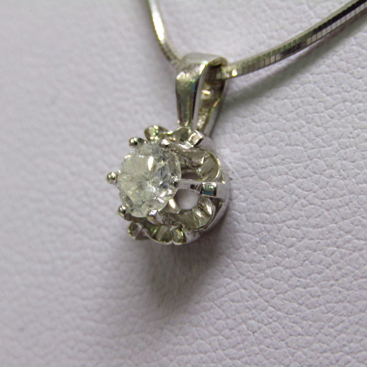 Cadena Articulada en Oro Blanco de 18k con Diamante Natural talla Brillante 0,5 ct. (H-I/SI1). 5,53 gr. Cadena Articulada en Oro Blanco de 18k con Diamante Natural talla Brillante 0,5 ct. (H-I/SI1). 5,53 gr.