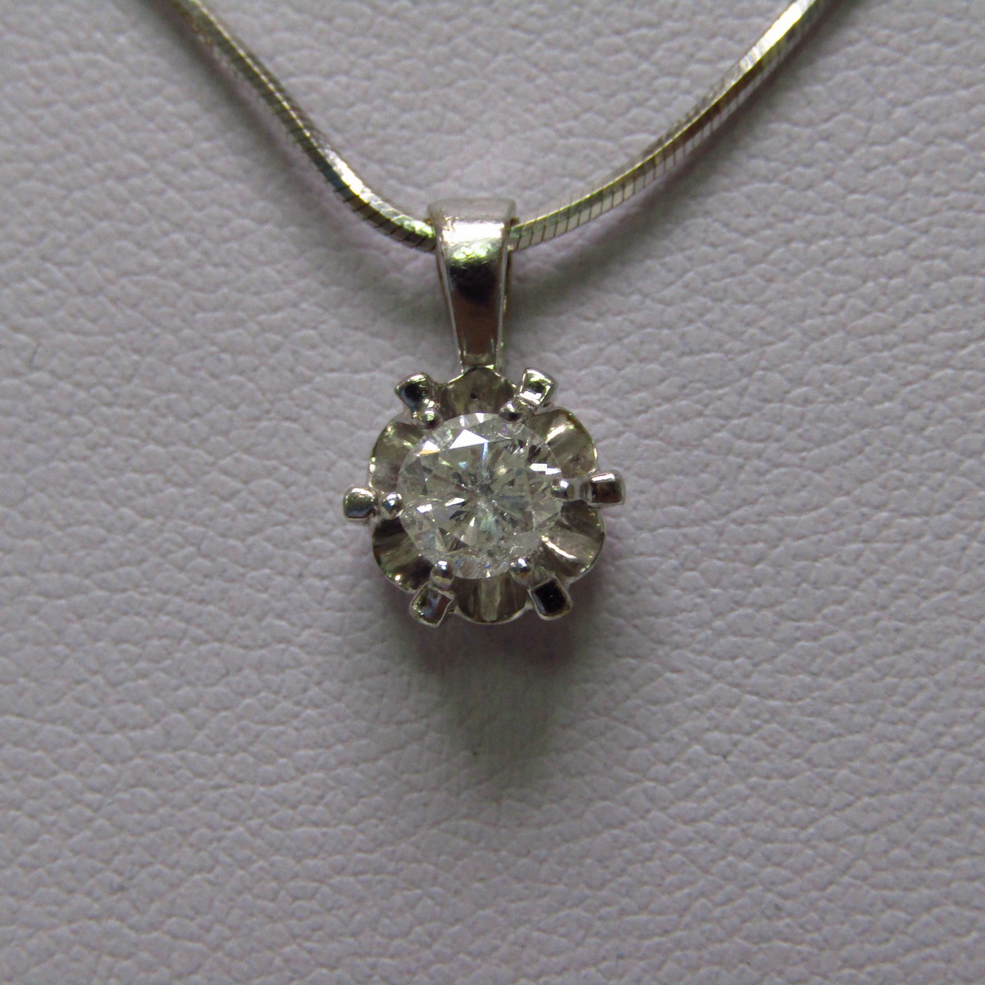 Cadena Articulada en Oro Blanco de 18k con Diamante Natural talla Brillante 0,5 ct. (H-I/SI1). 5,53 gr. Cadena Articulada en Oro Blanco de 18k con Diamante Natural talla Brillante 0,5 ct. (H-I/SI1). 5,53 gr.