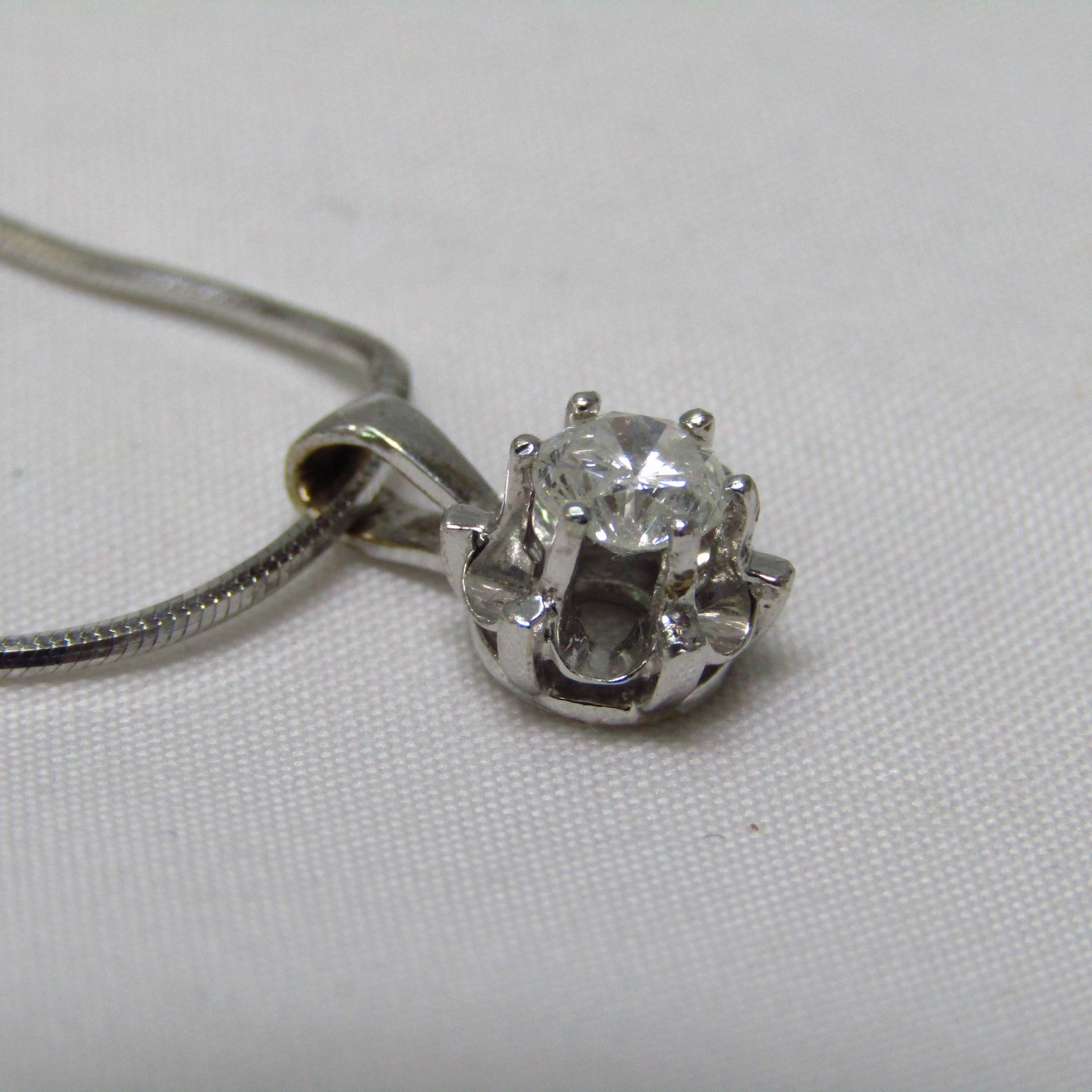 Cadena Articulada en Oro Blanco de 18k con Diamante Natural talla Brillante 0,5 ct. (H-I/SI1). 5,53 gr. Cadena Articulada en Oro Blanco de 18k con Diamante Natural talla Brillante 0,5 ct. (H-I/SI1). 5,53 gr.