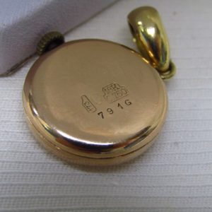 Cadena de Oro 18k. con Reloj Suizo de colgar, Radiant INCABLOC, lepine y remontoir. Pps. siglo XX.