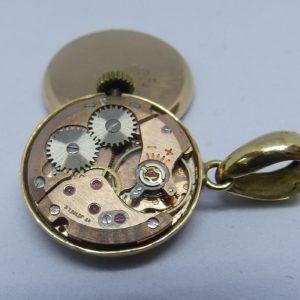 Cadena de Oro 18k. con Reloj Suizo de colgar, Radiant INCABLOC, lepine y remontoir. Pps. siglo XX.