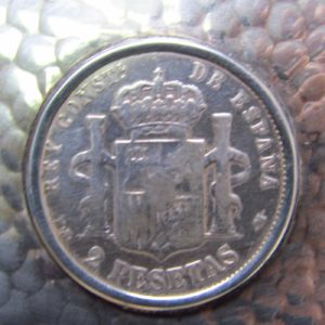 Centro de mesa con moneda de 1882 en plata. DIONISIO GARCIA - J.PÉREZ FERNÁNDEZ. España, siglo XX. 390 gr.