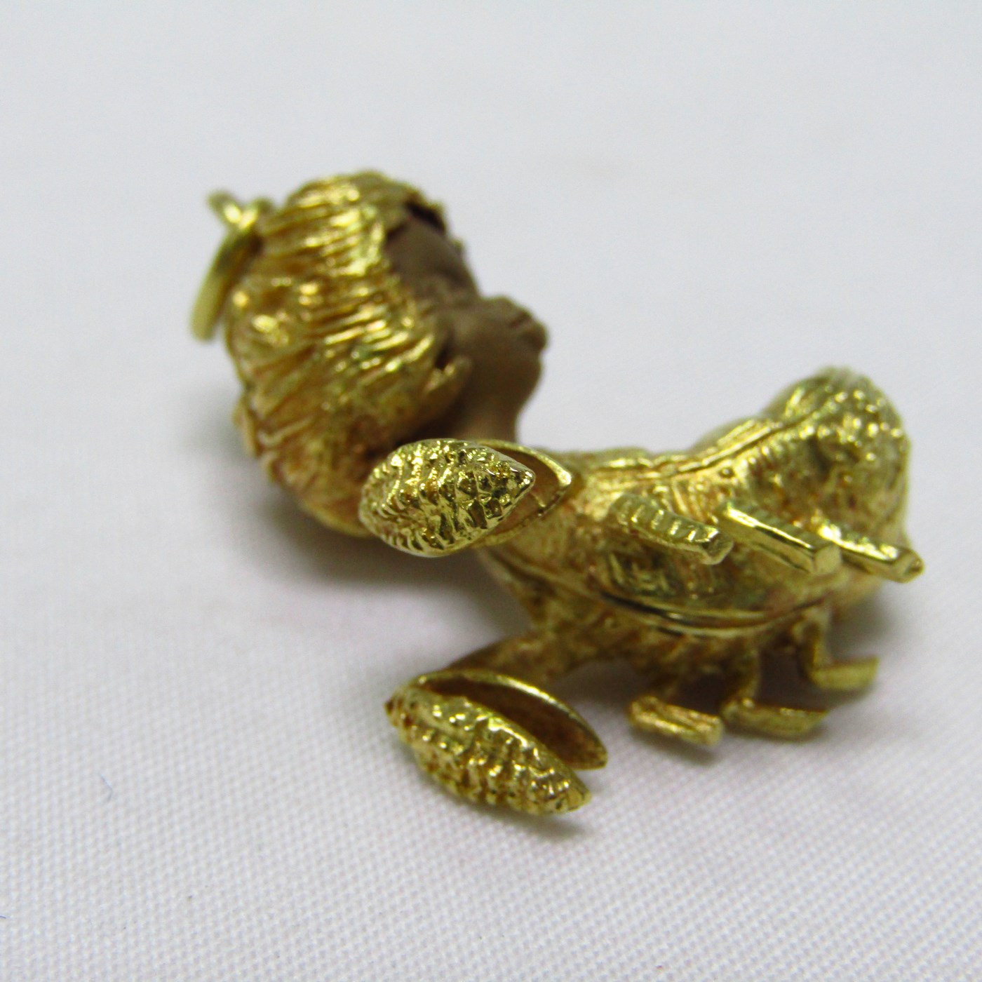 Colgante en Oro Bicolor de 18k. Representa signo del Zodiaco, Cáncer. Colgante en Oro Bicolor de 18k. Representa signo del Zodiaco, Cáncer.