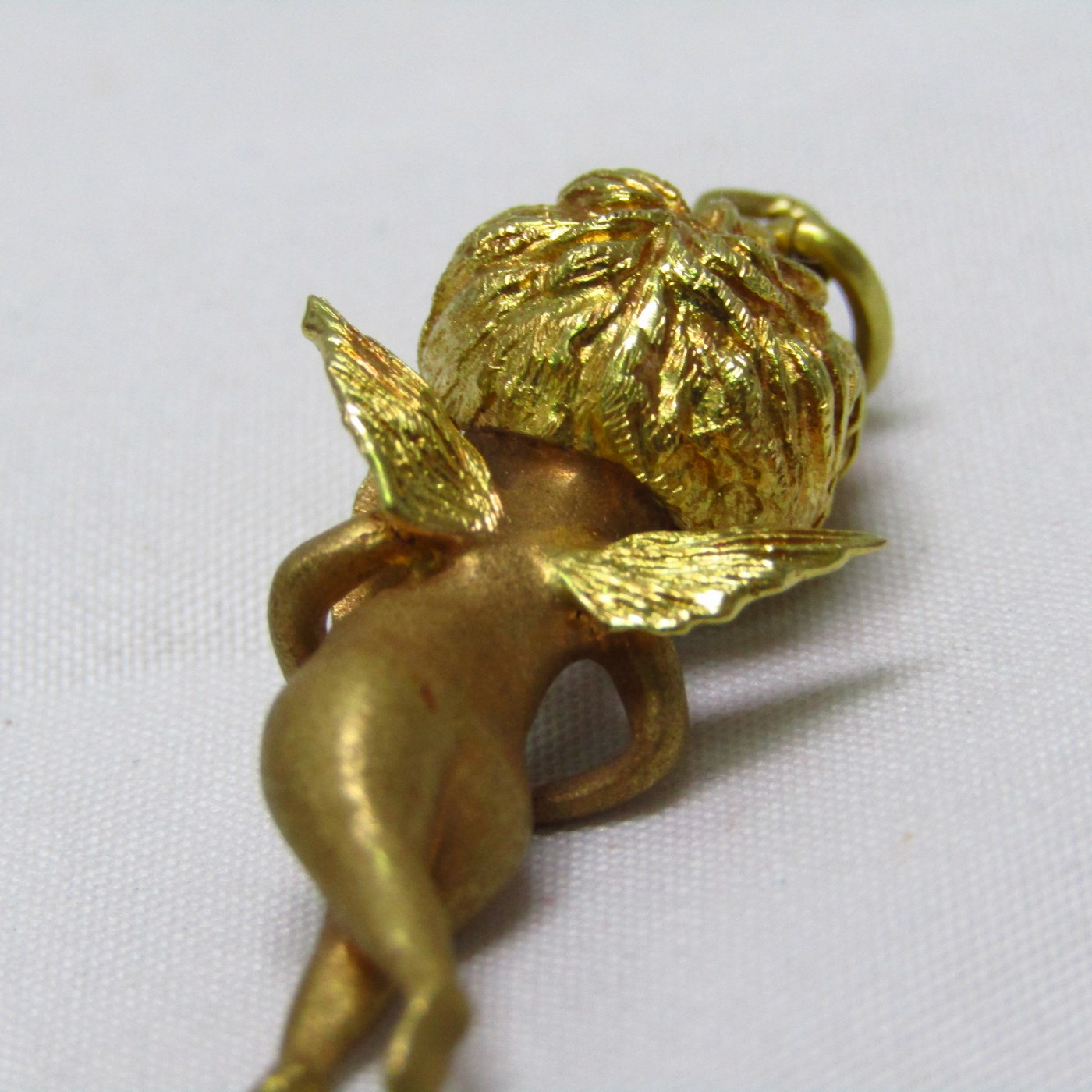 Colgante en Oro Bicolor de 18k. Representa signo del Zodiaco, Virgo. Colgante en Oro Bicolor de 18k. Representa signo del Zodiaco, Virgo.