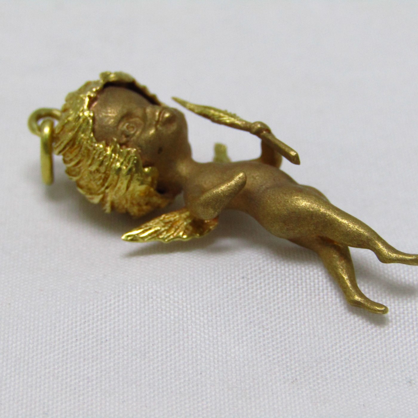 Colgante en Oro Bicolor de 18k. Representa signo del Zodiaco, Virgo. Colgante en Oro Bicolor de 18k. Representa signo del Zodiaco, Virgo.