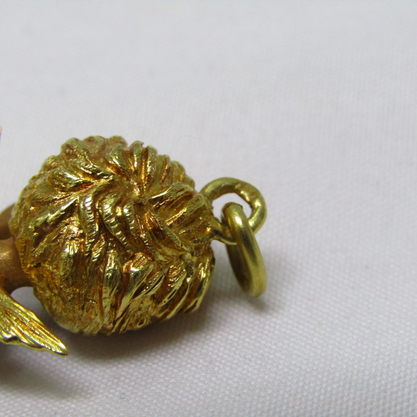 Colgante en Oro Bicolor de 18k. Representa signo del Zodiaco, Virgo. Colgante en Oro Bicolor de 18k. Representa signo del Zodiaco, Virgo.