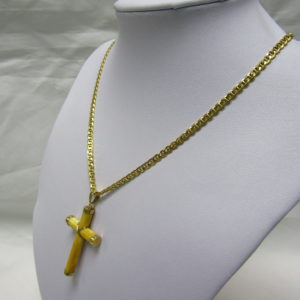 Collar Barbado en Oro de 18k con Cruz Latina en Oro y Marfil.
