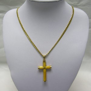 Collar Barbado en Oro de 18k con Cruz Latina en Oro y Marfil.