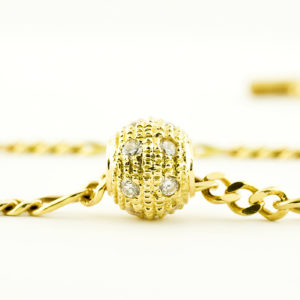 Collar de Oro tipo Cartier, y Colgante en Oro con 14 circonitas.