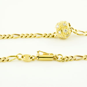 Collar de Oro tipo Cartier, y Colgante en Oro con 14 circonitas.
