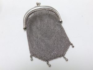 Conjunto de Bolso y Monedero Artesanal, en Plata del Ley. Siglo XIX.