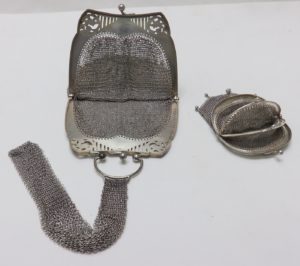 Conjunto de Bolso y Monedero Artesanal, en Plata del Ley. Siglo XIX.