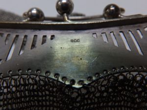 Conjunto de Bolso y Monedero Artesanal, en Plata del Ley. Siglo XIX.