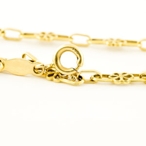 Conjunto de collar y pulsera en oro de 18k. Con eslabones calados.