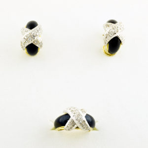 Conjunto de Sortija y Pendientes, en Oro Bicolor, con Esmalte y 102 Diamantes Naturales, de 3,60 ct. total. Color, G-H. Claridad, VVS1-VVS2.