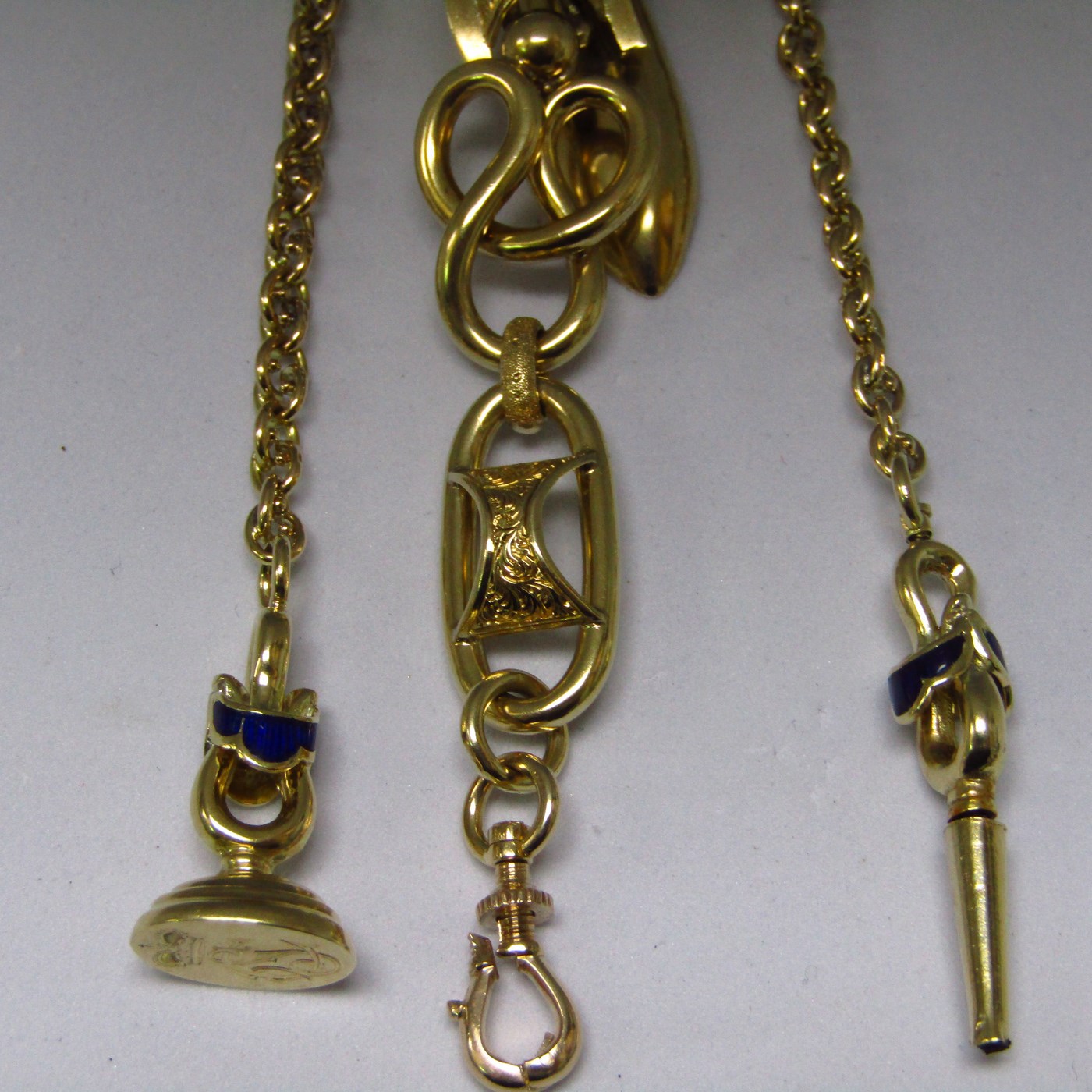 Conjunto formado por Chatelaine y reloj de bolsillo. Zarina Catalina II de Rusia. Ca. 1780. Conjunto formado por Chatelaine y reloj de bolsillo. Zarina Catalina II de Rusia. Ca. 1780.