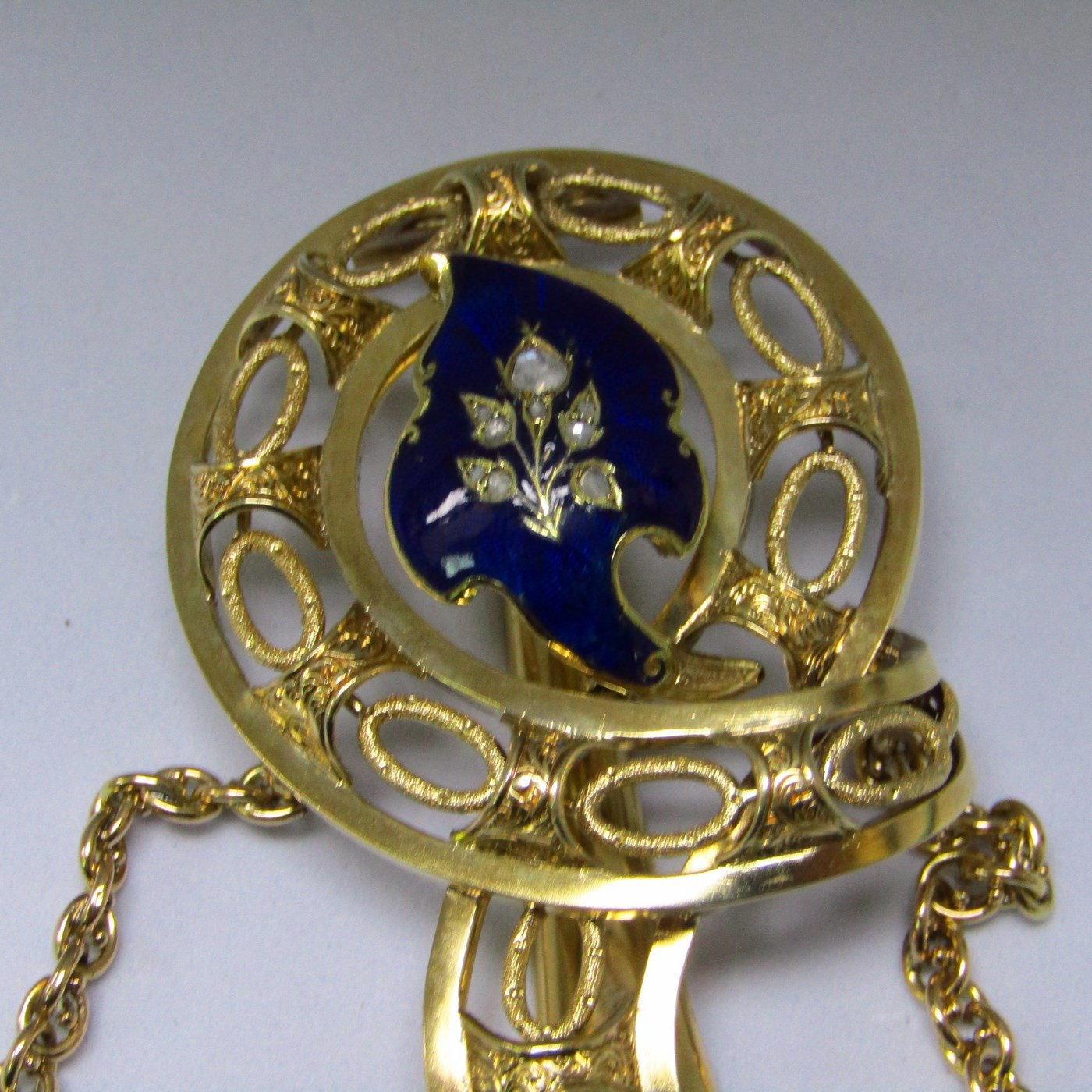 Conjunto formado por Chatelaine y reloj de bolsillo. Zarina Catalina II de Rusia. Ca. 1780. Conjunto formado por Chatelaine y reloj de bolsillo. Zarina Catalina II de Rusia. Ca. 1780.