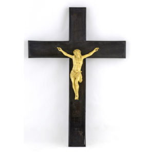CRUCIFICADO EN SÍMIL MARFIL. SIGLO XIX.