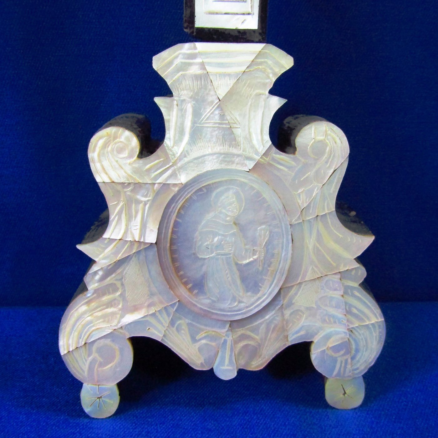 Cruz de Jerusalén de sobremesa en madera y Nácar. Siglo XIX. Cruz de Jerusalén de sobremesa en madera y Nácar. Siglo XIX.