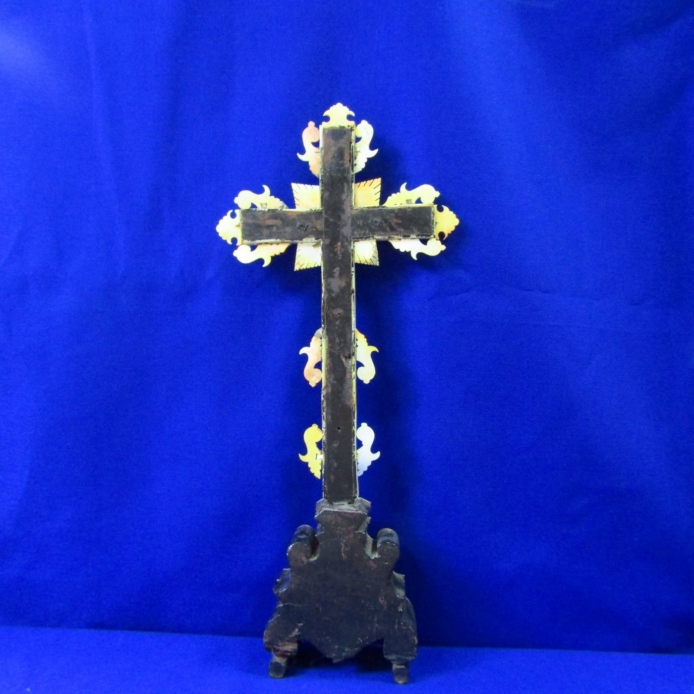 Cruz de Jerusalén de sobremesa en madera y Nácar. Siglo XIX. Cruz de Jerusalén de sobremesa en madera y Nácar. Siglo XIX.