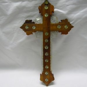 Cruz de Jerusalén en madera y Nácar con crucificado en bronce. Siglo XIX.