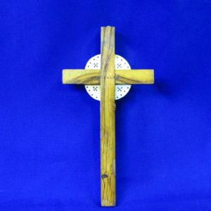 Cruz de Jerusalén en madera y Nácar con crucificado en metal. Siglo XIX.