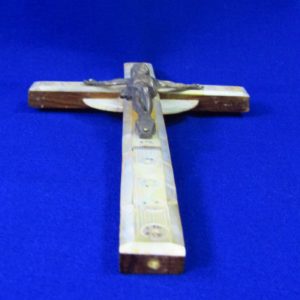Cruz de Jerusalén en madera y Nácar con crucificado en metal. Siglo XIX.